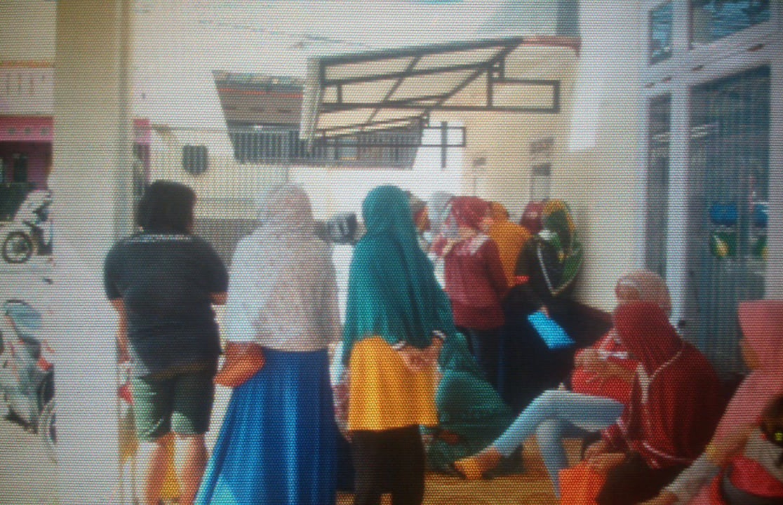 Pemdes Situsari Karangpawitan Salurkan Bantuan BPNT Perluasan Kepada Warga Masyarakat